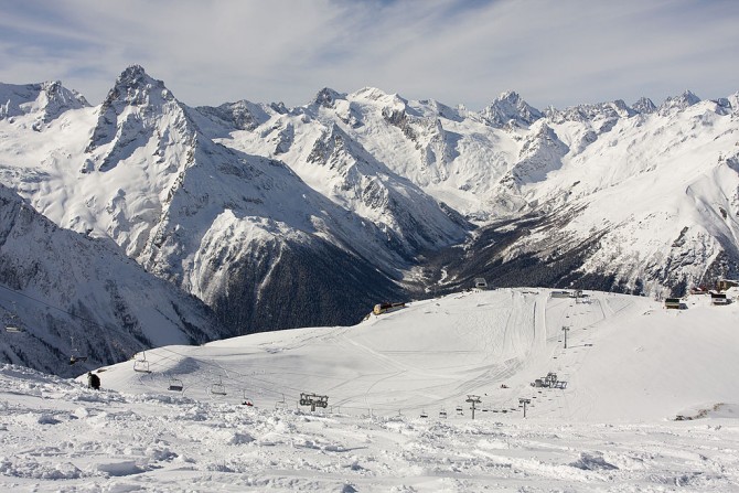 Две новые горнолыжные трассы построят к зимнему сезону на Домбае