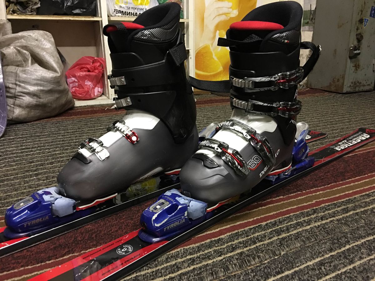 Как крепить ботинки к лыжам. Система крепления лыжных ботинок nnn snn. Норвежские коньки байсы. Ботинки крепление для лыж nn. Bca alpine trekker.