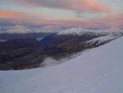 Закат. Горнолыжный сезон на новозеландском Коронет Пик закончен. (Фото: Coronet Peak)