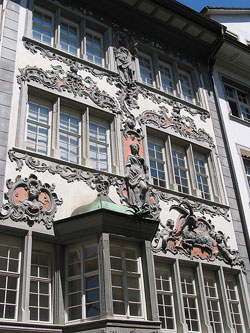 Эркер и орнамент