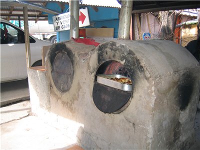 Печурка традиционная, а в ней вкуснючие эмпанадос поспевают