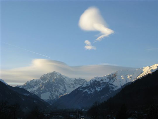 À çíàìåíèòûé Êóðìàéîð â 18 êì – òðåòü ÷àñà åçäû íà àâòî, âîñåìü ðàç â äåíü õîäèò ñêèáàñ