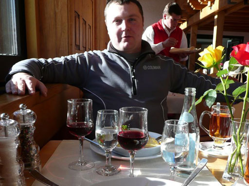 В итоге, покатавшись по горам, устал и решил отдохнуть в ресторанчике