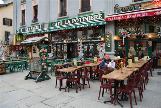 Стойка с меню у ресторана