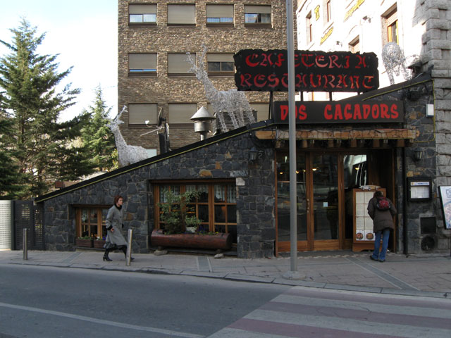 Ресторанчик в столице с вкусной едой и бесплатным телефоном в Россию
