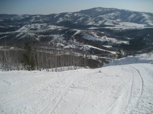 Я же еду на 4 красную трассу. Начинаю спуск. Первый крутячок. Прохожу нормально