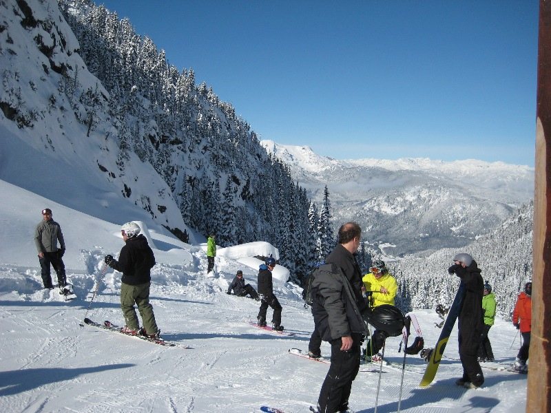 Хоть и считается Вистлер знаменитым сноубордическим местом, но лыжепешедральних пологих участков навалом