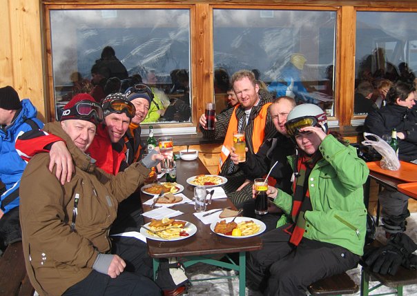 Франк рыженький, в самом углу справа