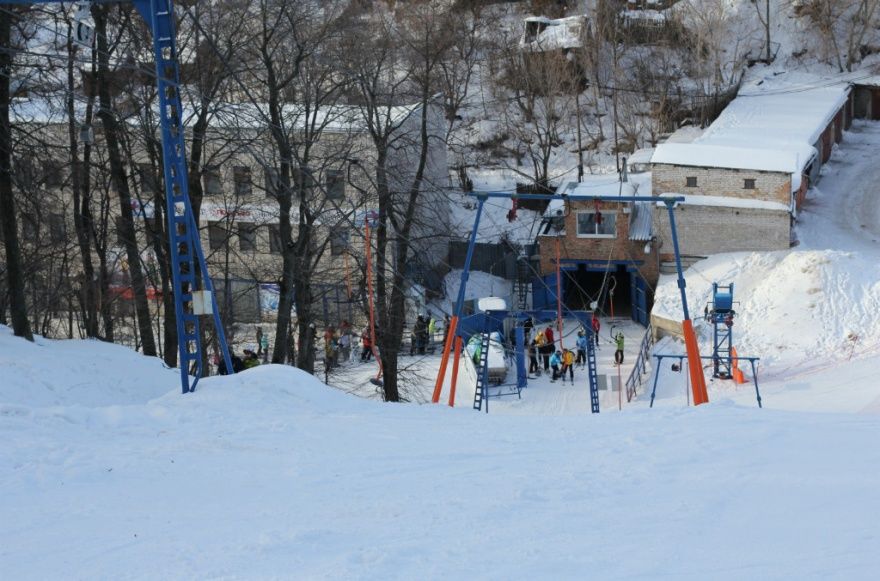 Вакансии красная глинка. Красная Глинка горнолыжный комплекс Самара. Красная Глинка склон Самара. Сок красная Глинка горнолыжный комплекс. Самара красная Глинка ул Батайская 2000.