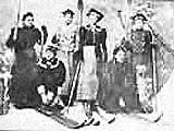 Группа лыжниц
