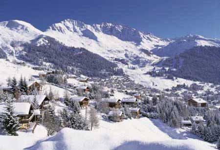Вербье, пожалуй, самый французский из швейцарских горных курортов. Какое-то романтическое, легкое, как мелодия шансона, настроение витает над поселком…