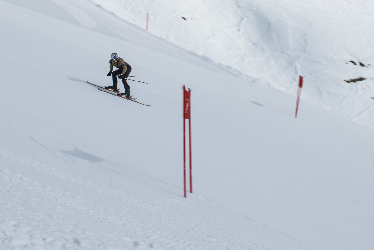 Скорость лыжника на 10 км. Лыжи для катания в свиче. Мировой рекорд лыжи 3 км. Рекорд скорости и ускорение горнолыжника. Speedski фото.