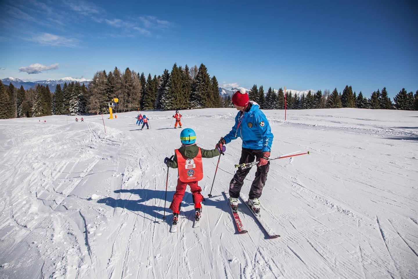 Ski r. Катание на лыжах новички. Горные лыжи для новичков. В чем можно кататься на лыжах новичку.