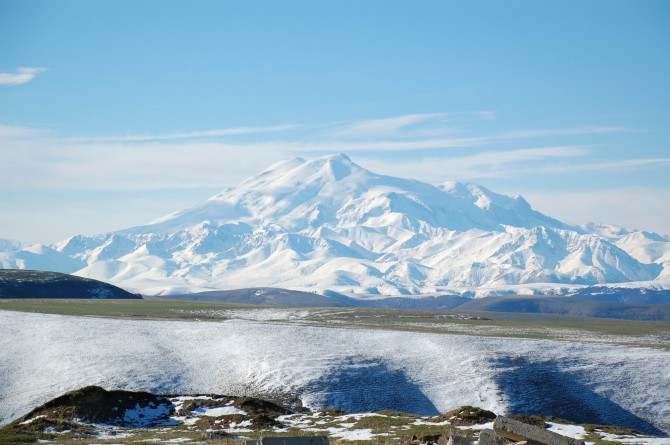 Mount_Elbrus_May_2008(2).jpg