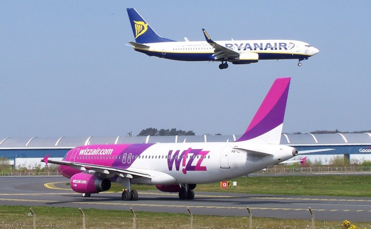 Ryanair_Wizz_(7141688277).jpg