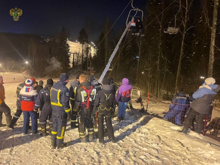 Прокуратура проверяет факт остановки подъемника в Степаново