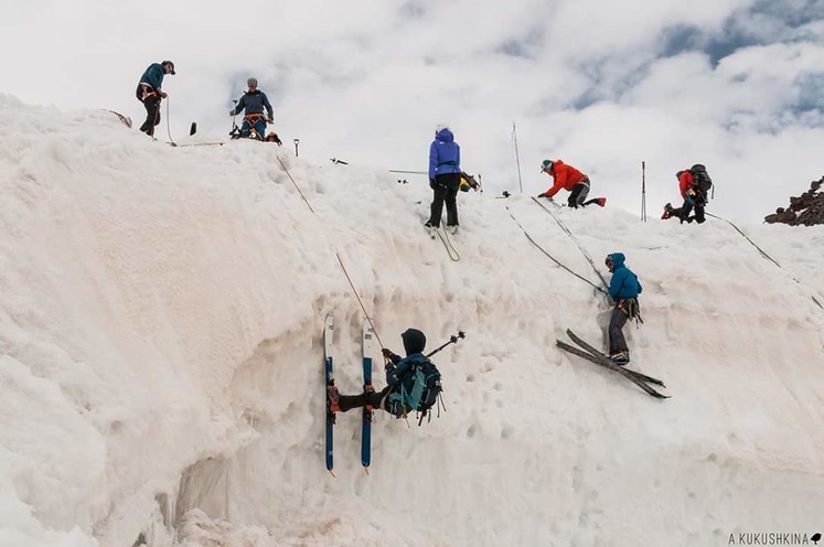 горы грузия зима гудаури. сезонгид. сезонгид. сезонгид. гудаури снег.