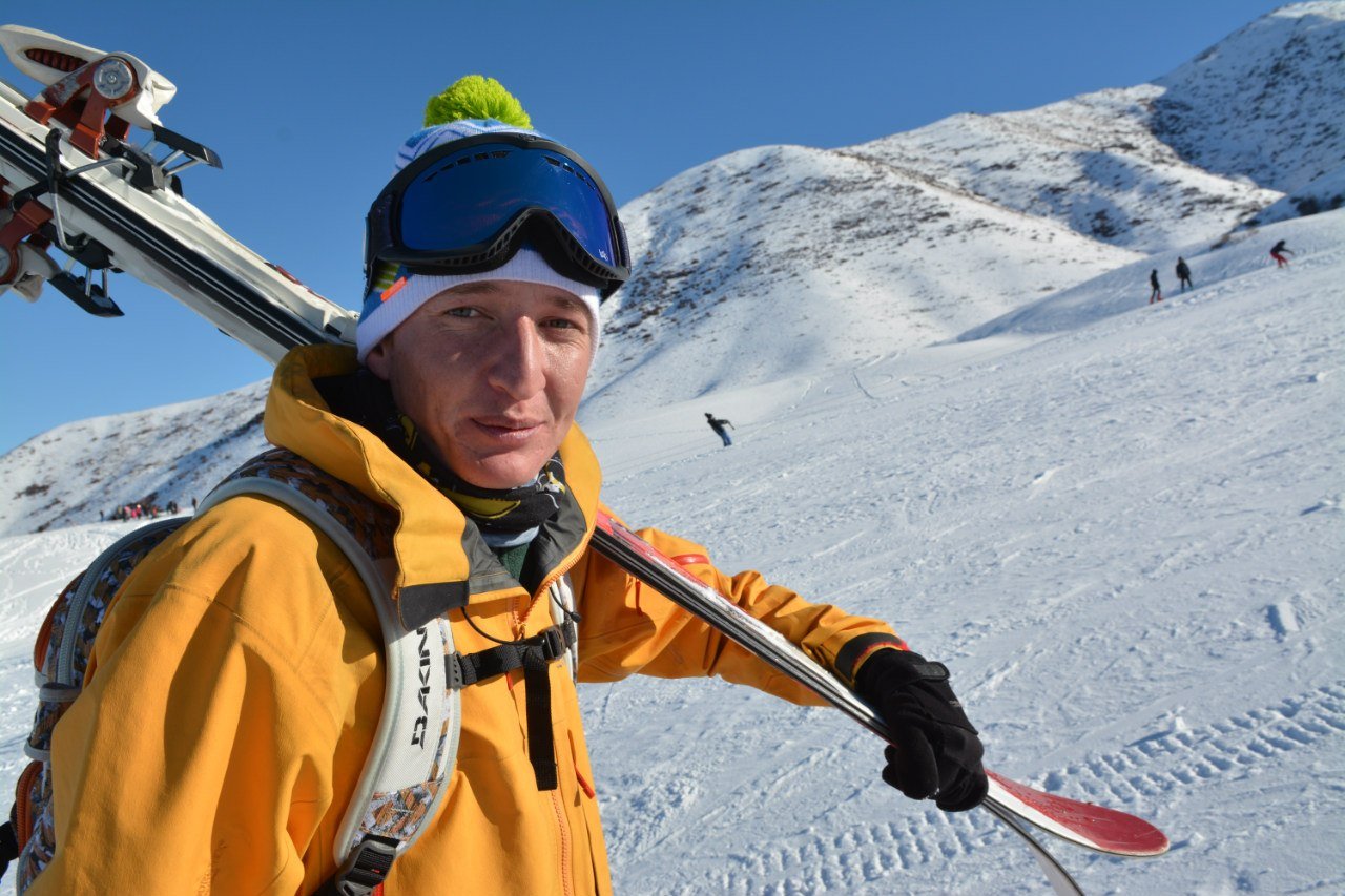 Ski r. Фото горнолыжнолыжников мужчин.